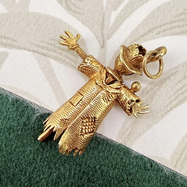 London 1972! Vintage 9ct Gold Scarecrow Charm — image 7