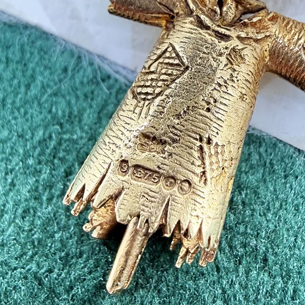 London 1972! Vintage 9ct Gold Scarecrow Charm — image 8
