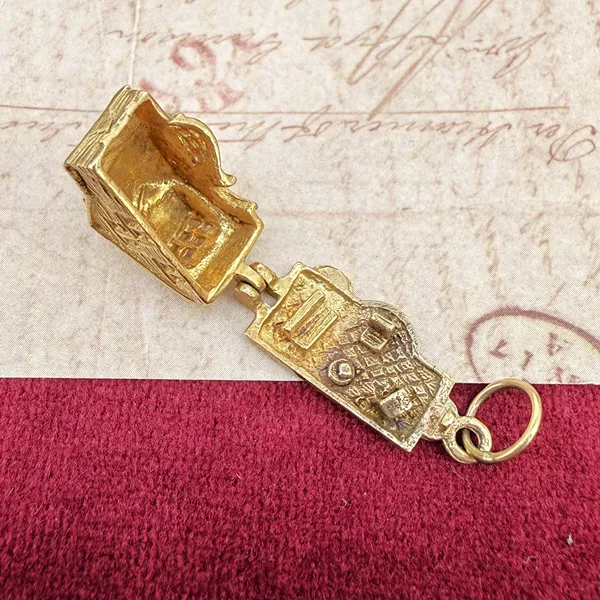 London 1973! Vintage 9ct Gold Opening House Charm — image 7