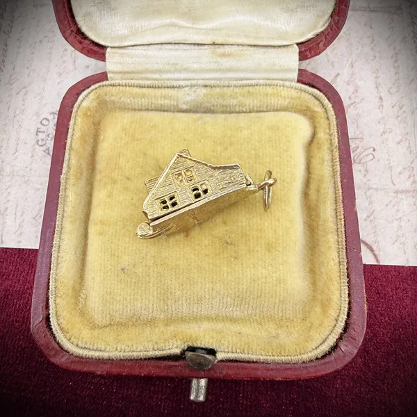London 1973! Vintage 9ct Gold Opening House Charm