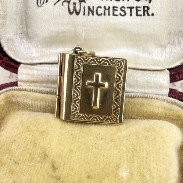 London 1965! 9ct Yellow Gold Bible Charm — image 4