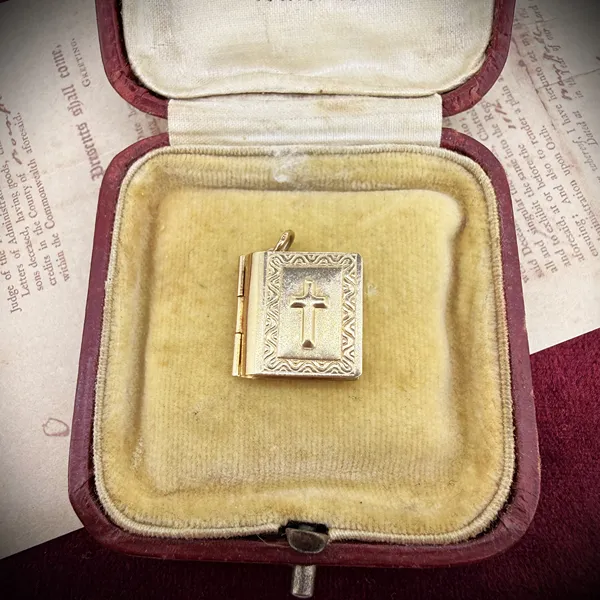 London 1965! 9ct Yellow Gold Bible Charm