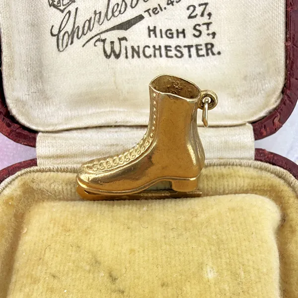 London 1973! 9ct Yellow Gold Ice Skate Charm — image 4