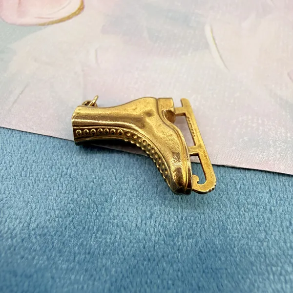 London 1973! 9ct Yellow Gold Ice Skate Charm — image 6