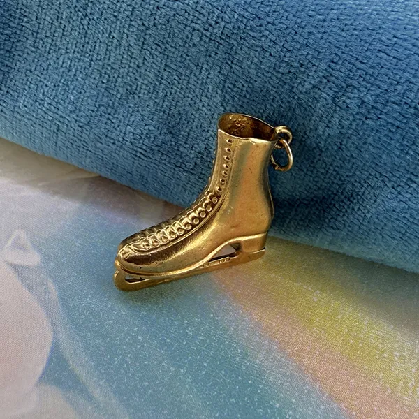 London 1973! 9ct Yellow Gold Ice Skate Charm — image 7