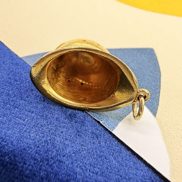 London 1972! 9ct Yellow Gold Policeman's Helmet Charm — image 7