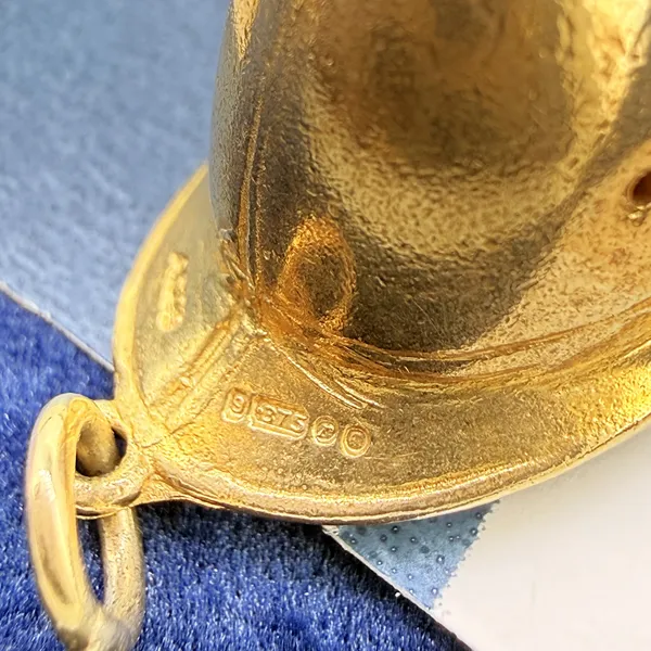 London 1972! 9ct Yellow Gold Policeman's Helmet Charm — image 8