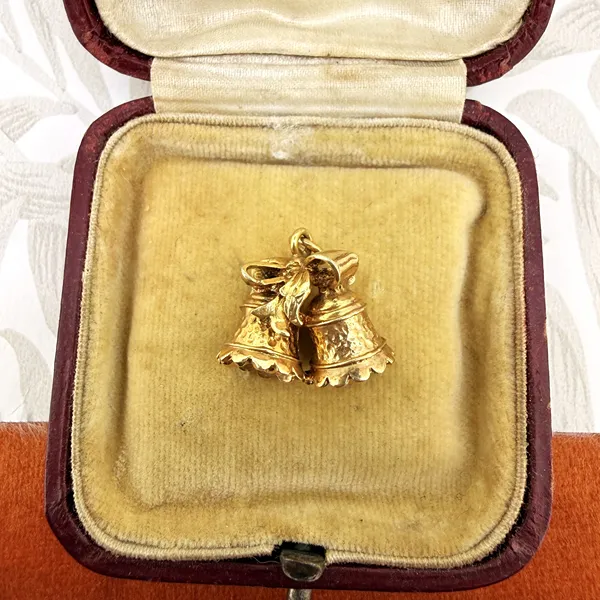 London 1968! 9ct Yellow Gold Wedding Bells Charm — image 2