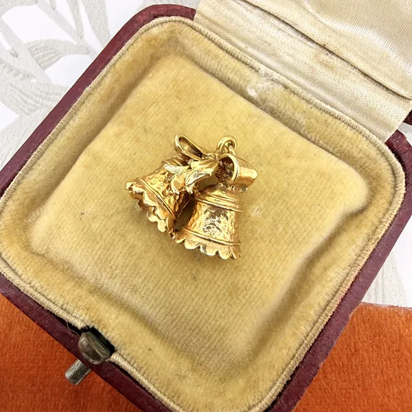 London 1968! 9ct Yellow Gold Wedding Bells Charm — image 3
