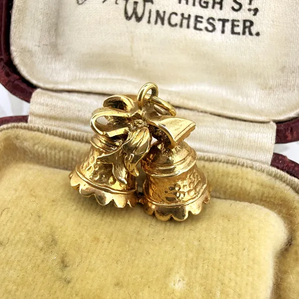 London 1968! 9ct Yellow Gold Wedding Bells Charm — image 4