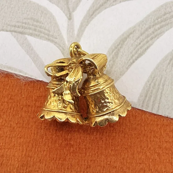 London 1968! 9ct Yellow Gold Wedding Bells Charm — image 5