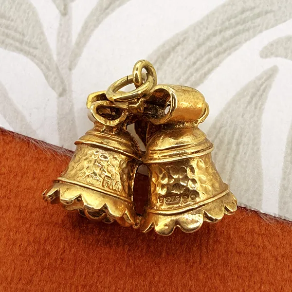 London 1968! 9ct Yellow Gold Wedding Bells Charm — image 7