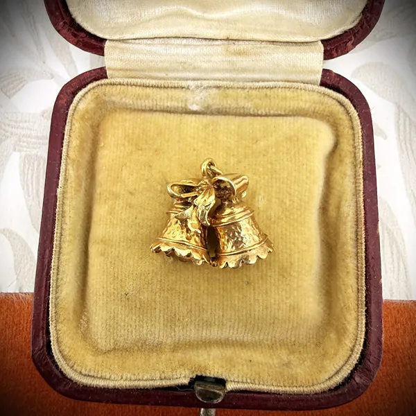 London 1968! 9ct Yellow Gold Wedding Bells Charm