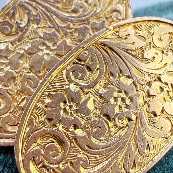 Birmingham 1919! Antique 15ct Yellow Gold Engraved Floral Cufflinks — image 5