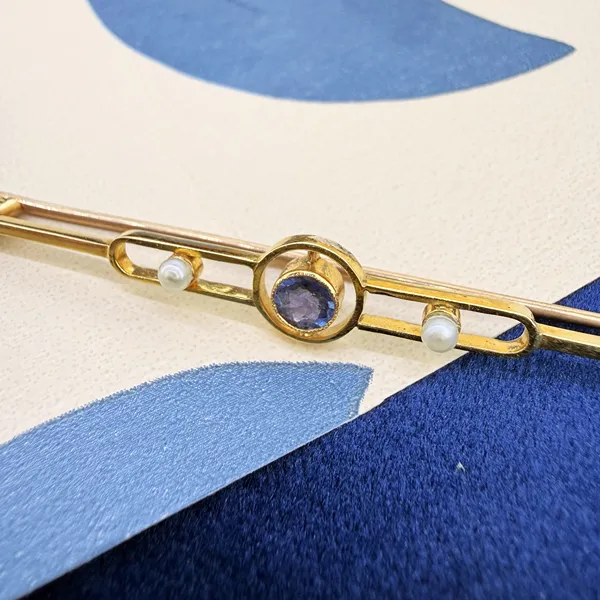 Antique 18ct Gold Sapphire & Seed Pearl Bar Brooch — image 7