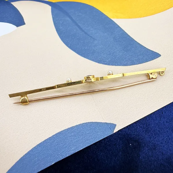 Antique 18ct Gold Sapphire & Seed Pearl Bar Brooch — image 8
