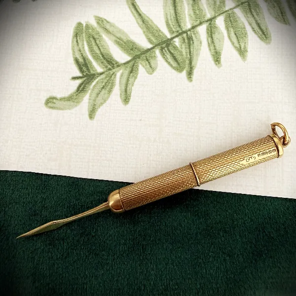 Birmingham 1969! Vintage 9ct Gold Retractable Toothpick Pendant