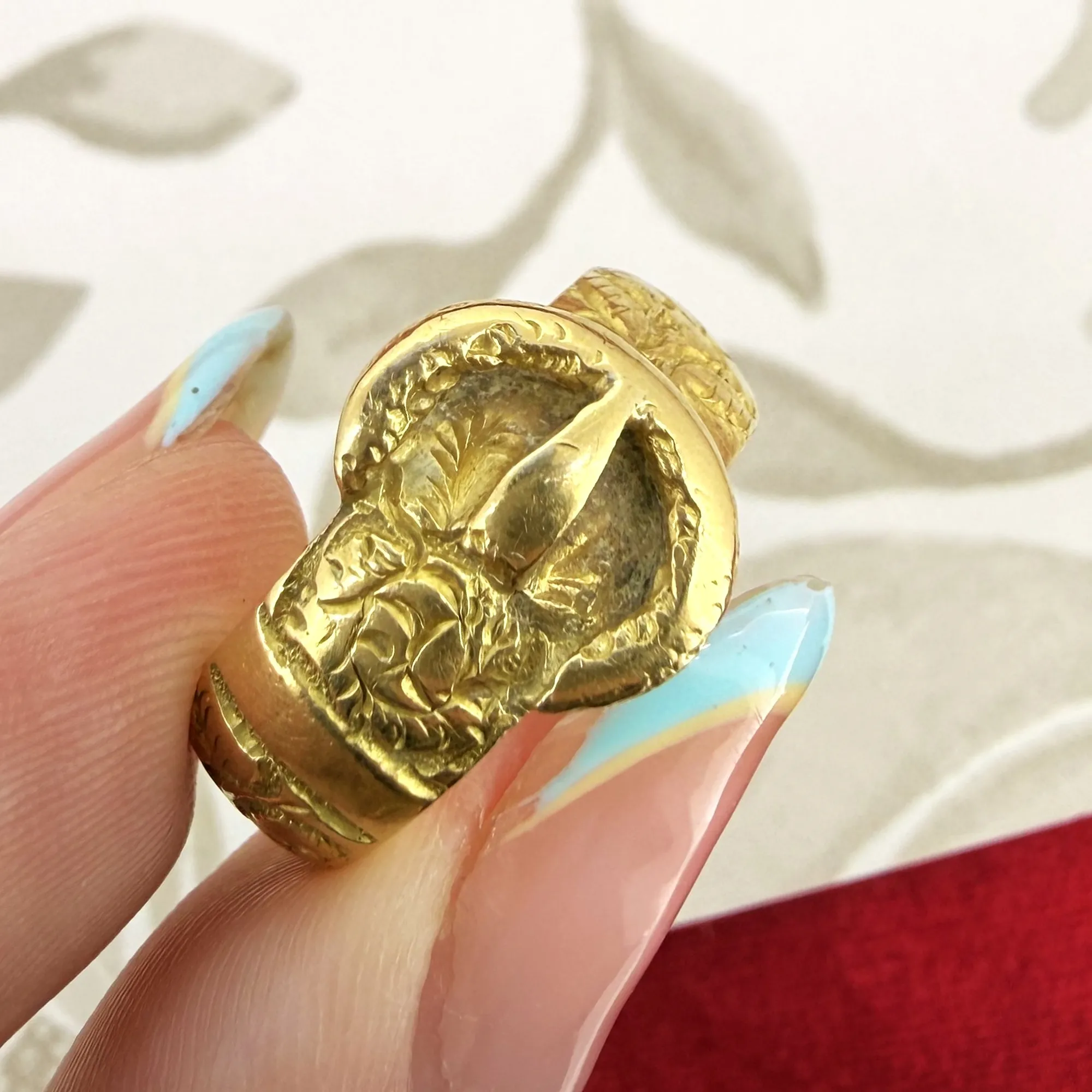 18ct Yellow Gold Hand Engraved Buckle Ring, London 1918 — image 5