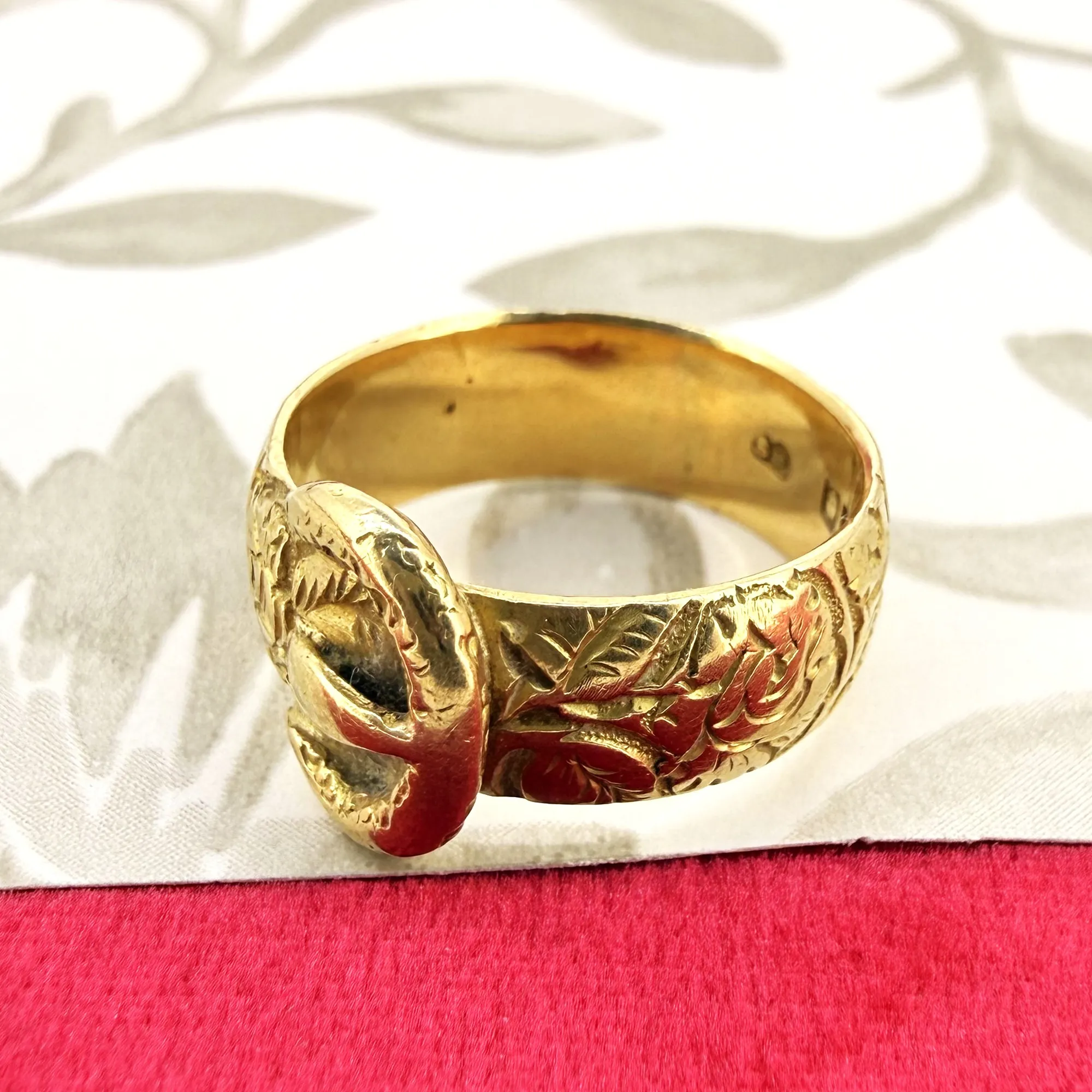 18ct Yellow Gold Hand Engraved Buckle Ring, London 1918 — image 6