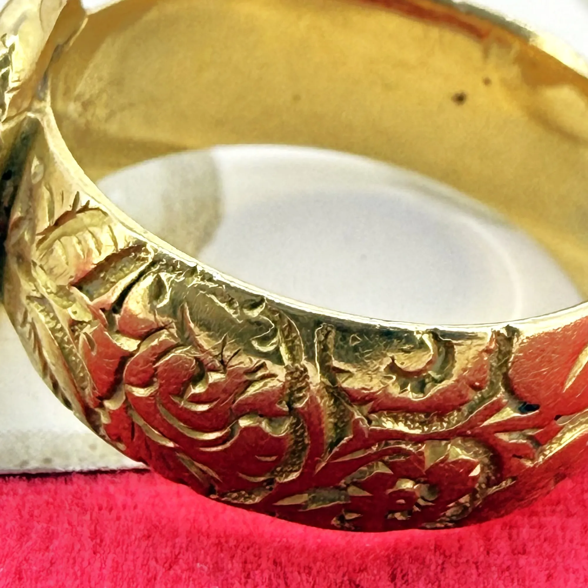 18ct Yellow Gold Hand Engraved Buckle Ring, London 1918 — image 8