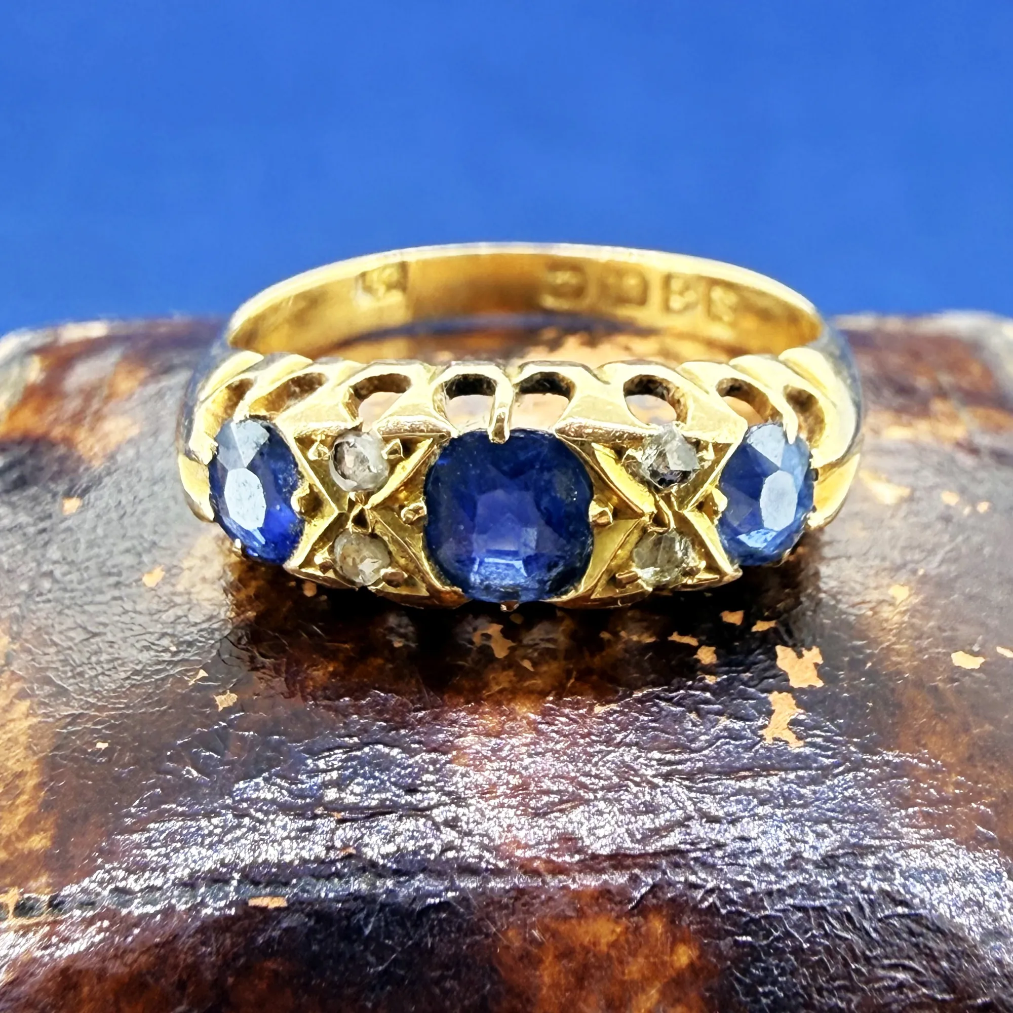 Antique 18ct Yellow Gold Sapphire and Diamond Ring, Chester 1908 — image 4