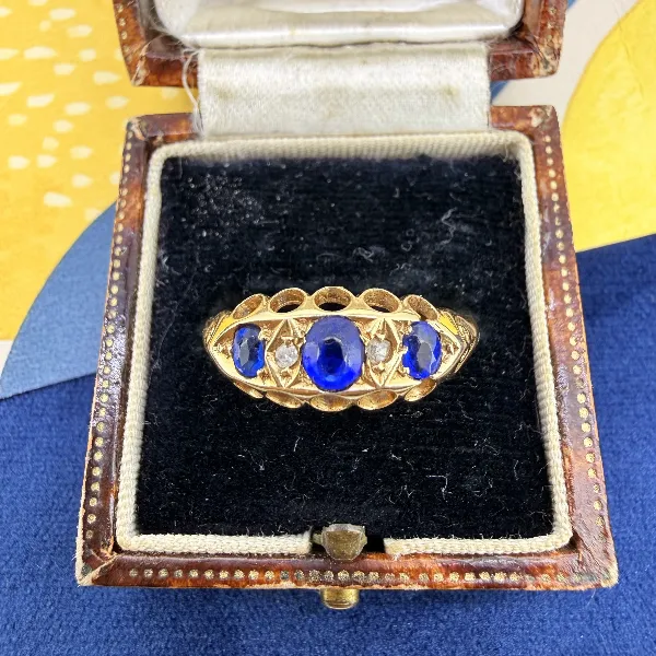 Birmingham 1915! Antique Edwardian 18ct Gold Sapphire & Diamond Boat Ring — image 2
