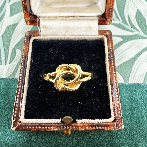London 1973! 18ct Yellow Gold Love Knot Ring  — image 2