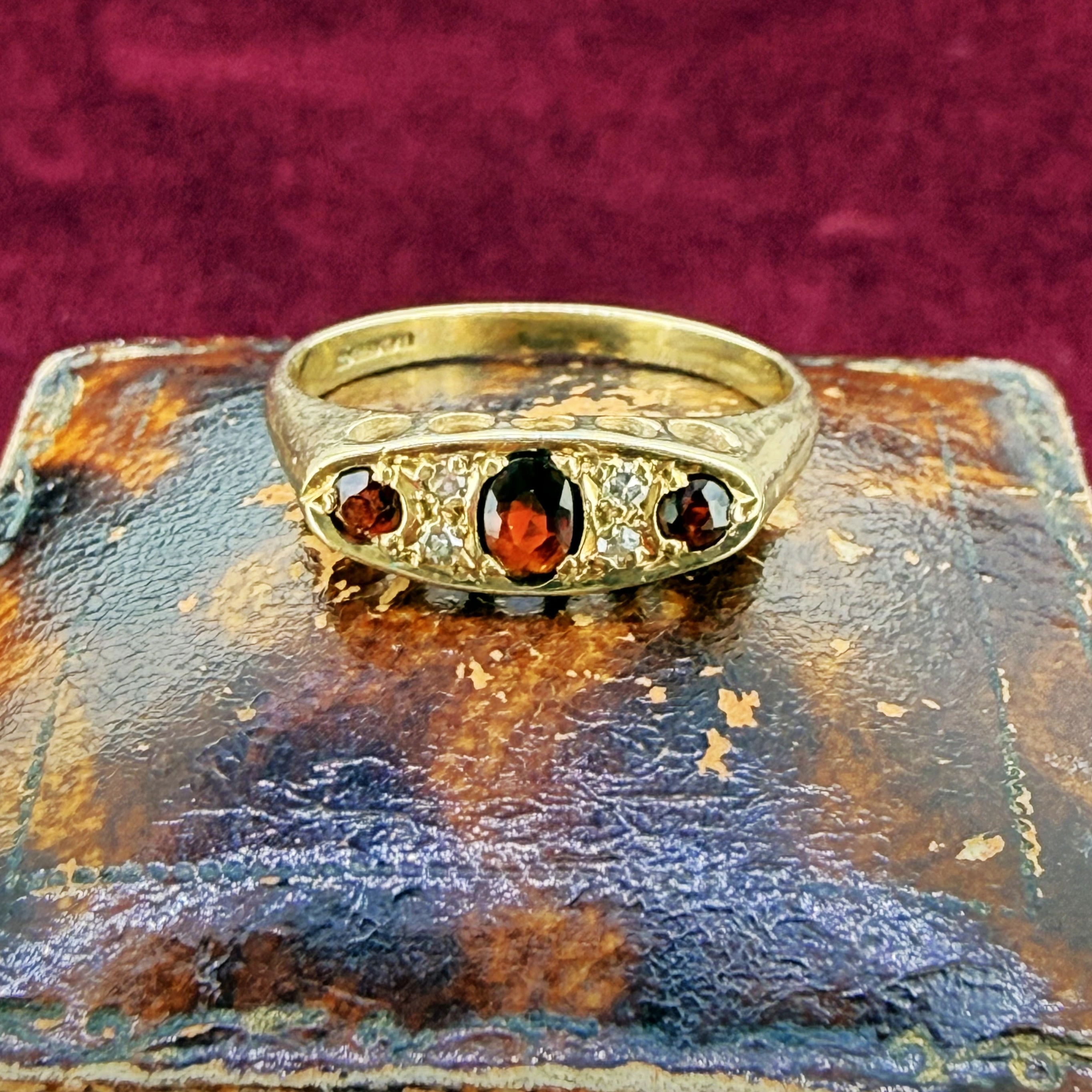 Birmingham 1992! Vintage 9ct Yellow Gold Garnet and Diamond Ring — image 4