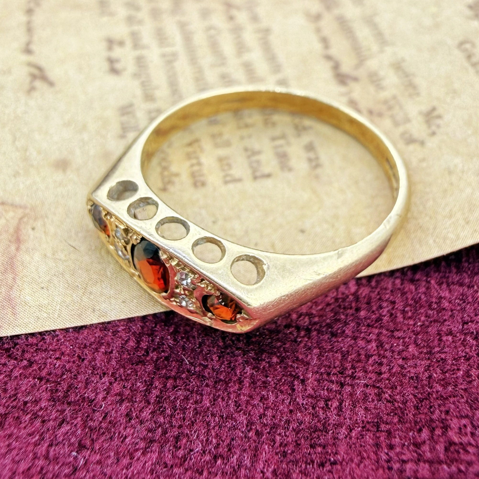 Birmingham 1992! Vintage 9ct Yellow Gold Garnet and Diamond Ring — image 6