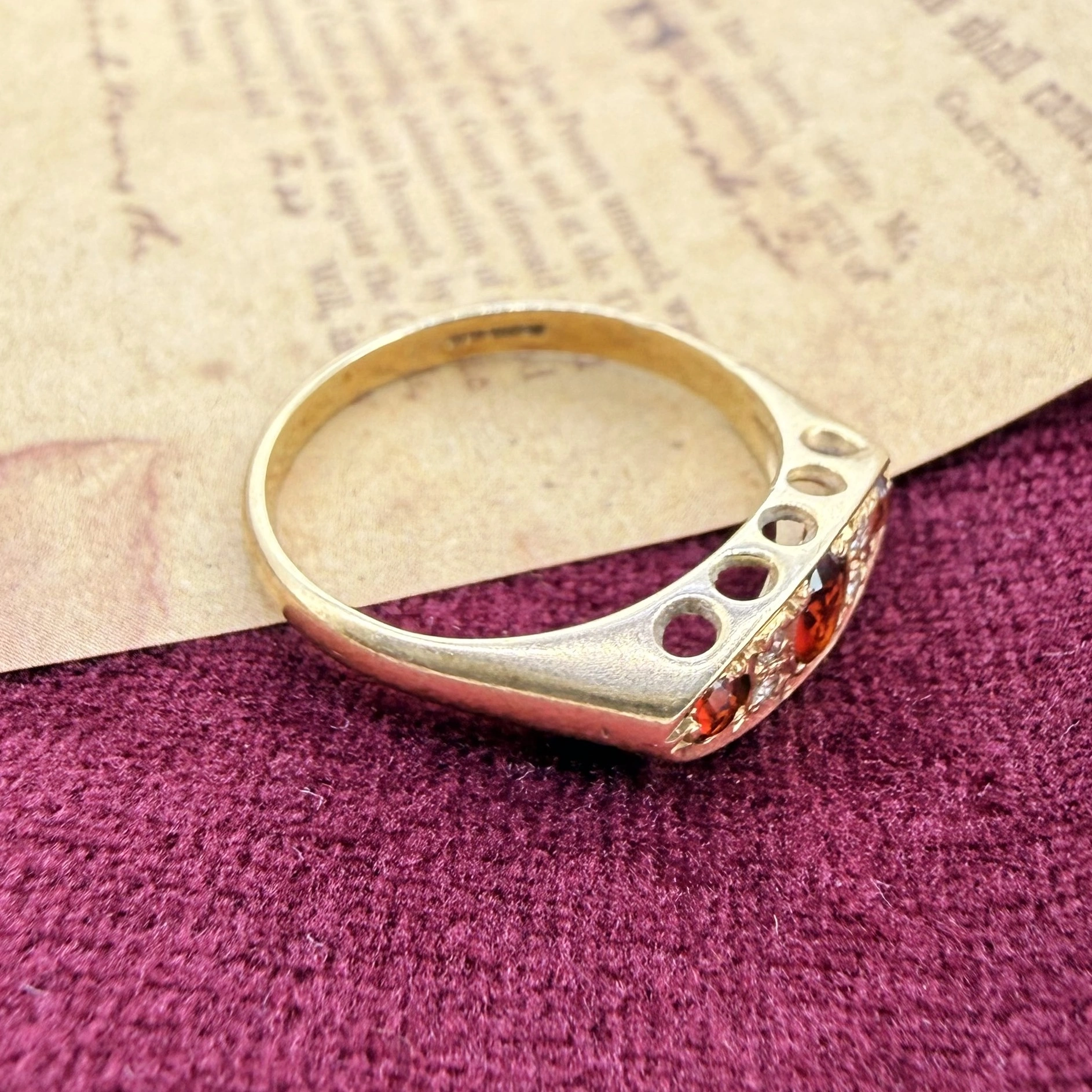 Birmingham 1992! Vintage 9ct Yellow Gold Garnet and Diamond Ring — image 7
