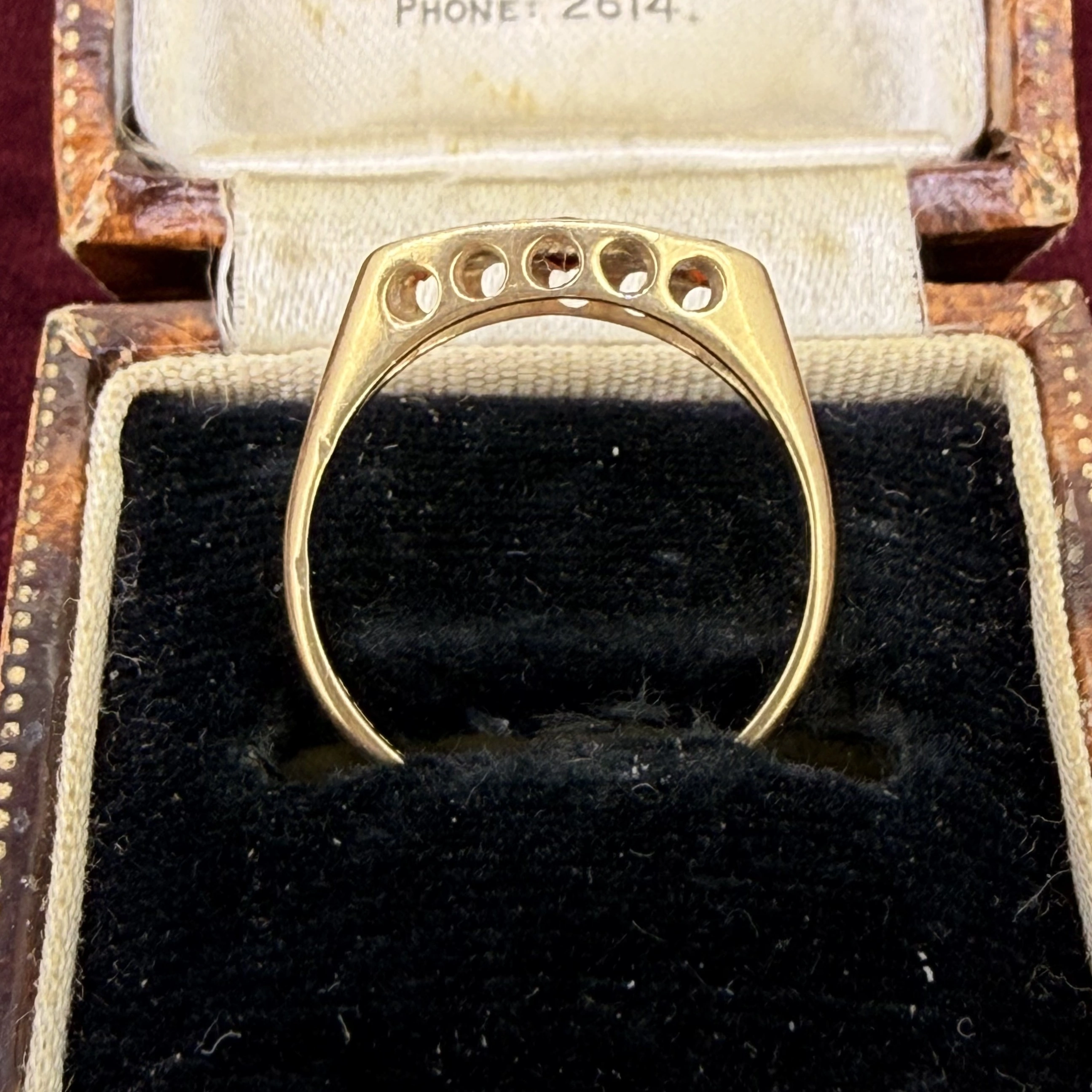 Birmingham 1992! Vintage 9ct Yellow Gold Garnet and Diamond Ring — image 9