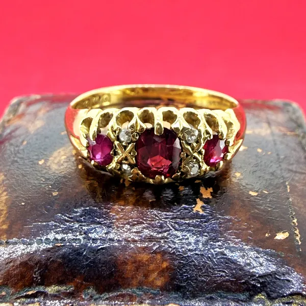 Birmingham 1938! 18ct Yellow Gold Antique Ruby and Diamond Boat Ring — image 4