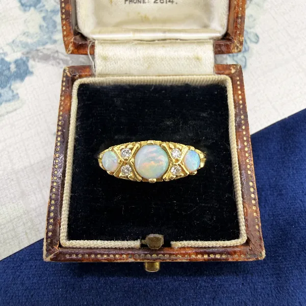 Birmingham 1976! Vintage 18ct Gold Opal & Diamond Ring — image 2