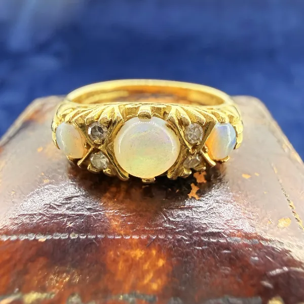 Birmingham 1976! Vintage 18ct Gold Opal & Diamond Ring — image 4