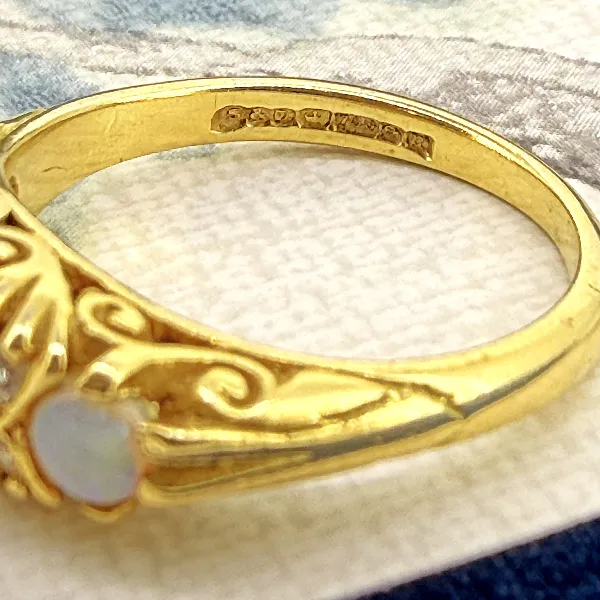 Birmingham 1976! Vintage 18ct Gold Opal & Diamond Ring — image 8