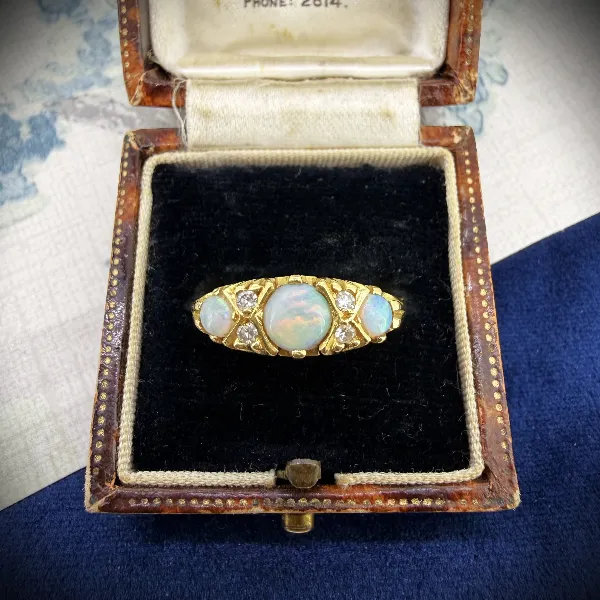 Birmingham 1976! Vintage 18ct Gold Opal & Diamond Ring