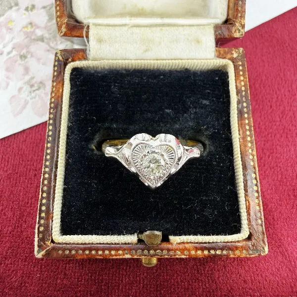 Birmingham 1992! Vintage 18ct Gold Diamond Heart Ring — image 2