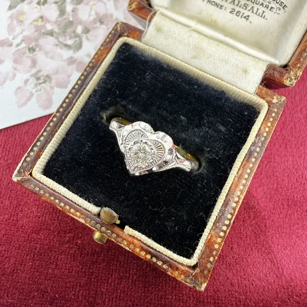 Birmingham 1992! Vintage 18ct Gold Diamond Heart Ring — image 3