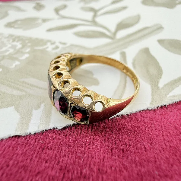 Chester 1916! Antique Edwardian 9ct Rose Gold Five Stone Garnet Ring — image 6