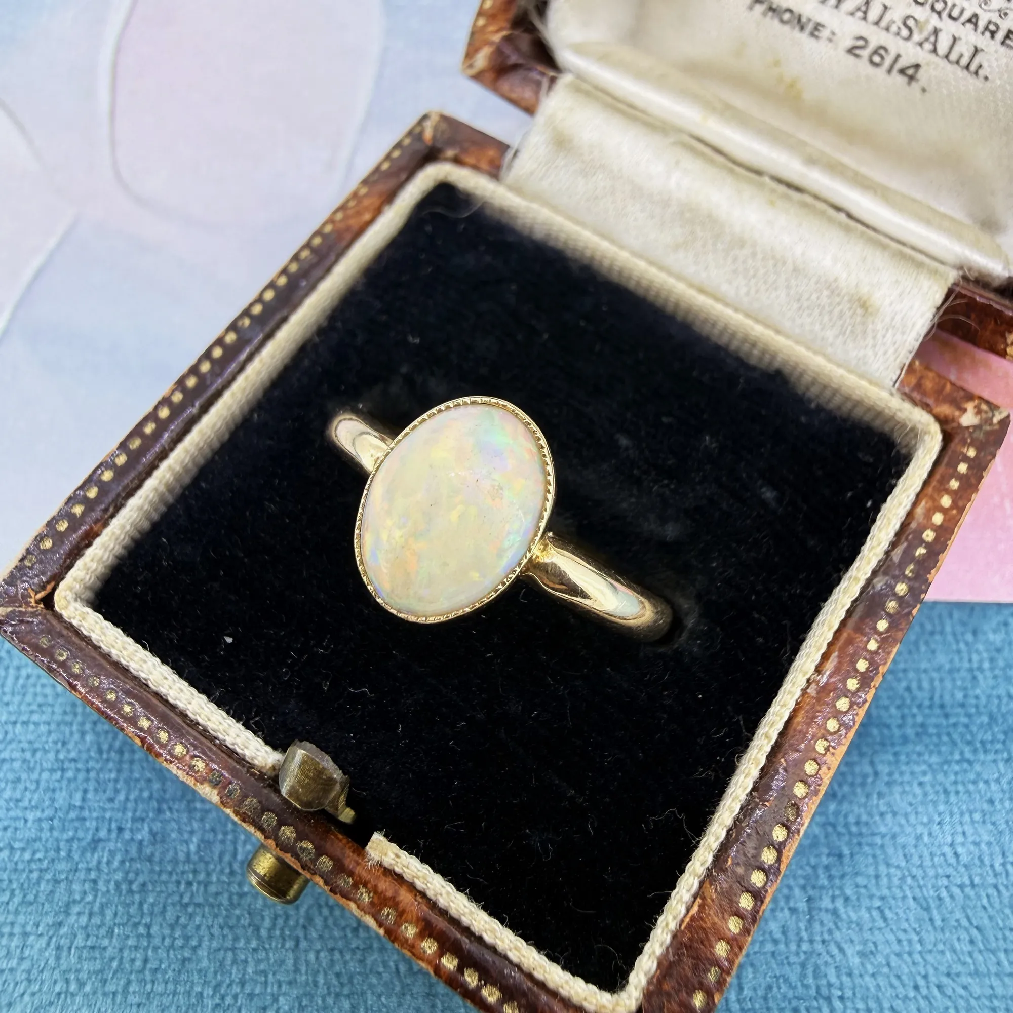 Vintage 18ct Yellow Gold Oval Opal Solitaire Ring — image 3