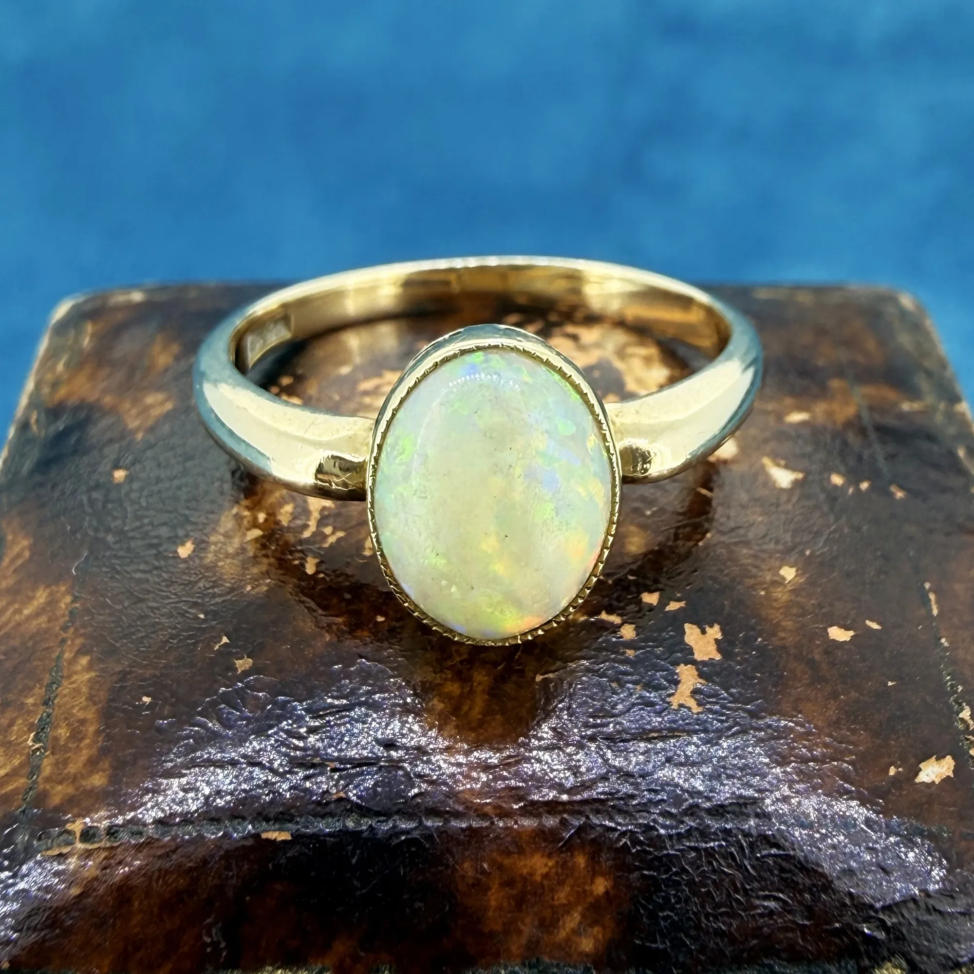 Vintage 18ct Yellow Gold Oval Opal Solitaire Ring — image 4