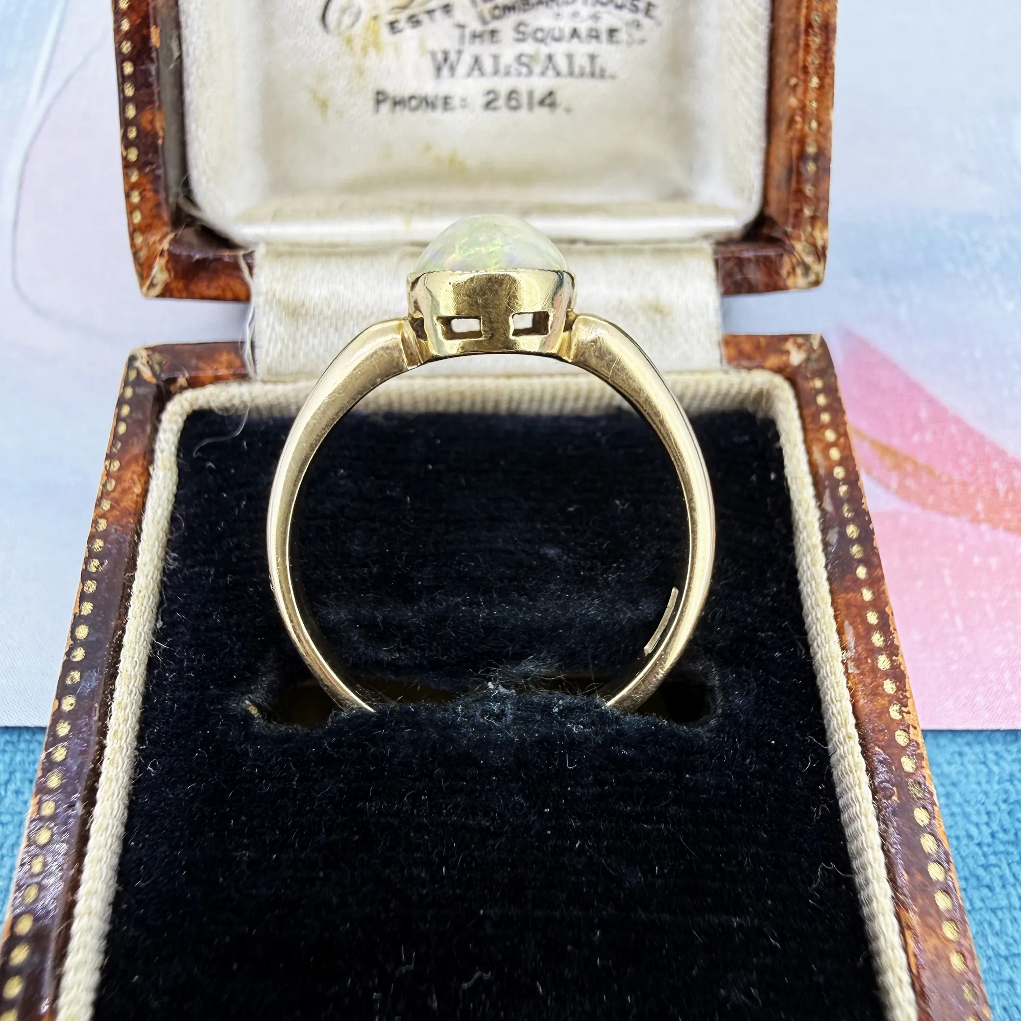 Vintage 18ct Yellow Gold Oval Opal Solitaire Ring — image 8